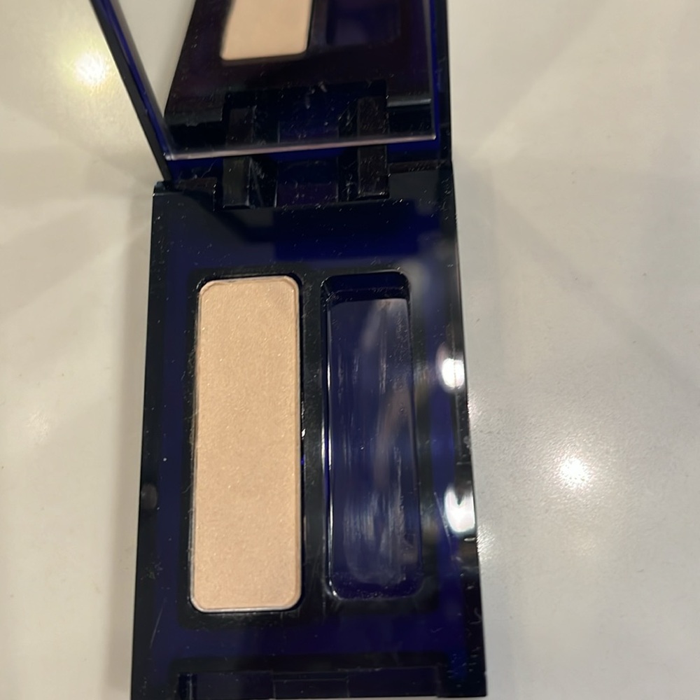 Estee Lauder Red and Blue Cosmetic Bag with Floral Design & 5 Sample Products. - Picture 5 of 15